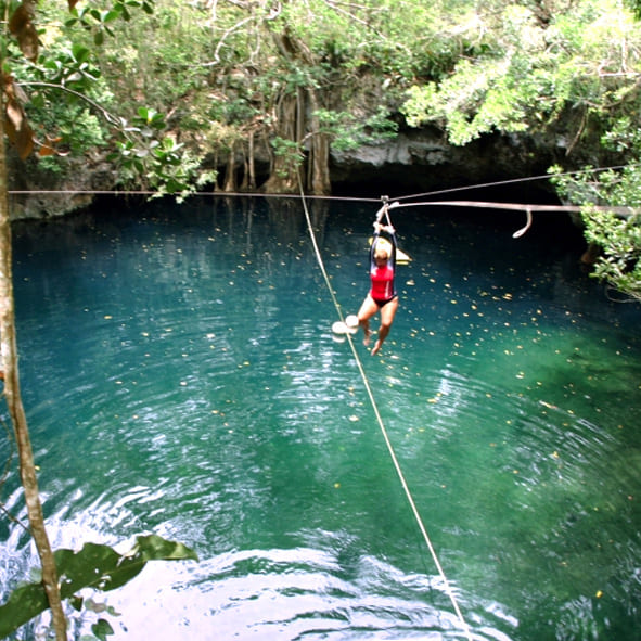 Volar sobre un cenote – RIVIERA MAYA, AVENTURA Y ECOTURISMO